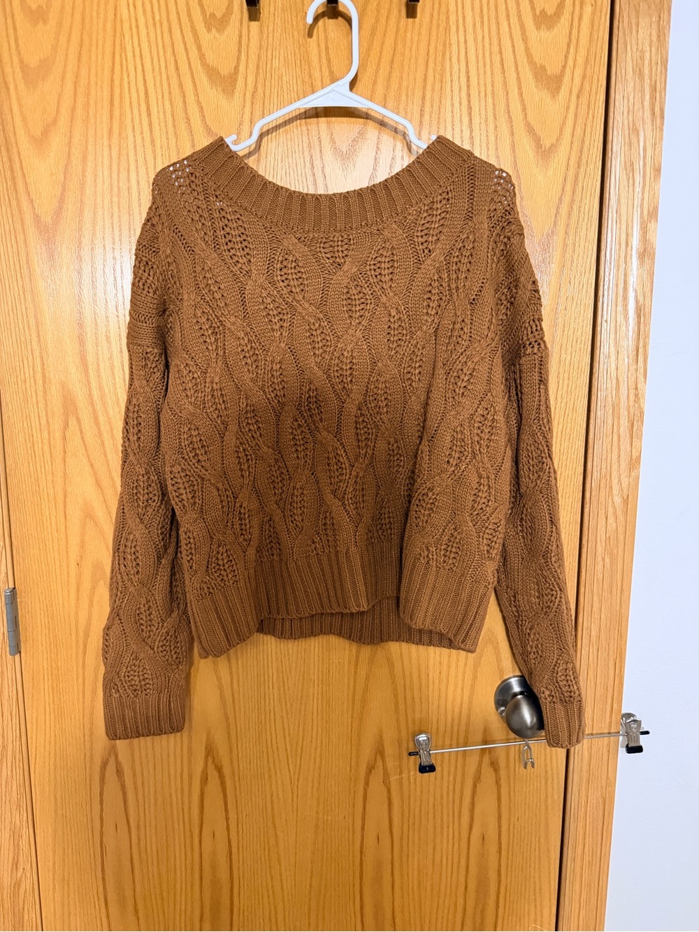 Magnolia Chunky Cable Knit Crewneck Sweater - Brown